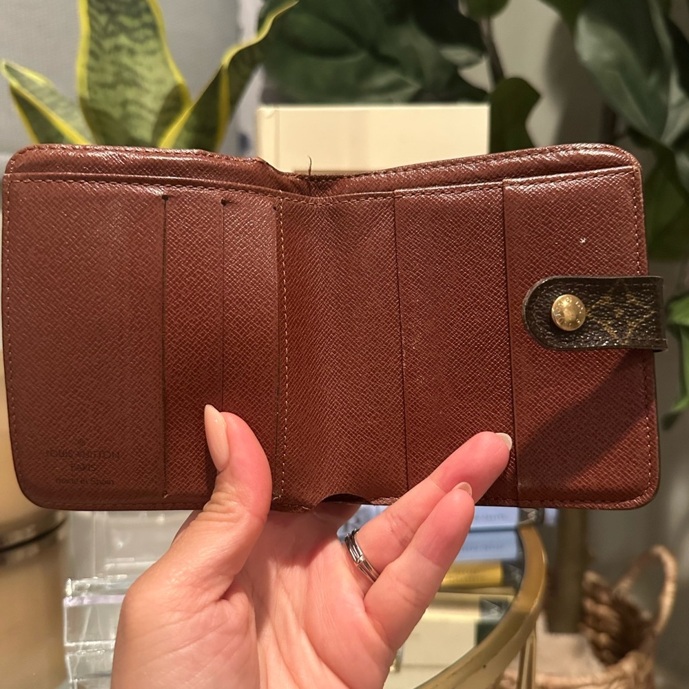 Louis Vuitton Monogram Wallet & COA - Picture 10 of 14